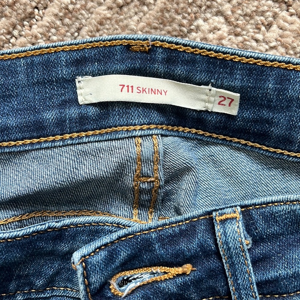 Levi’s 711 Blue skinny jeans size 27